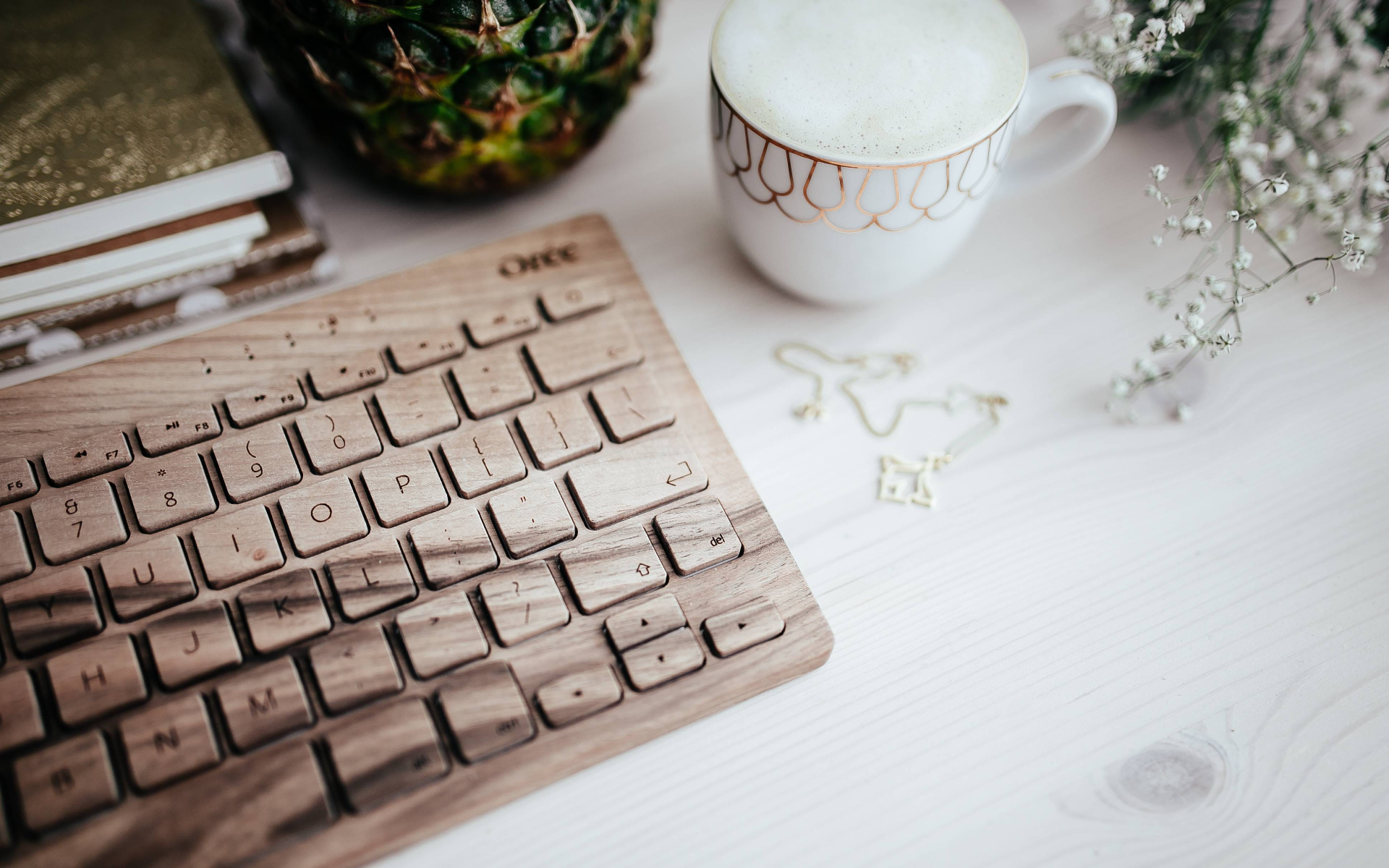Difference Between Obituaries and Online Memorials