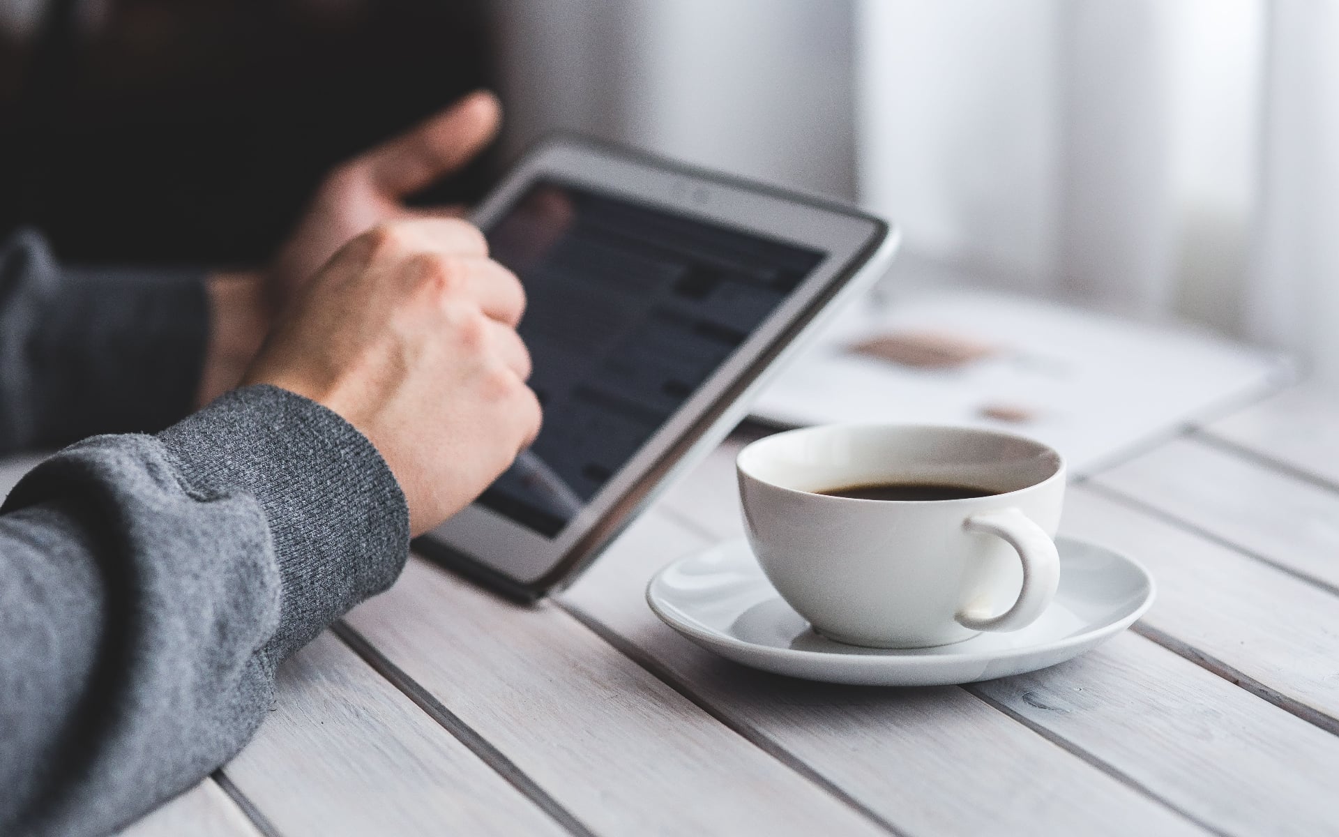Online Memorial Guide: How to Create a Meaningful Tribute